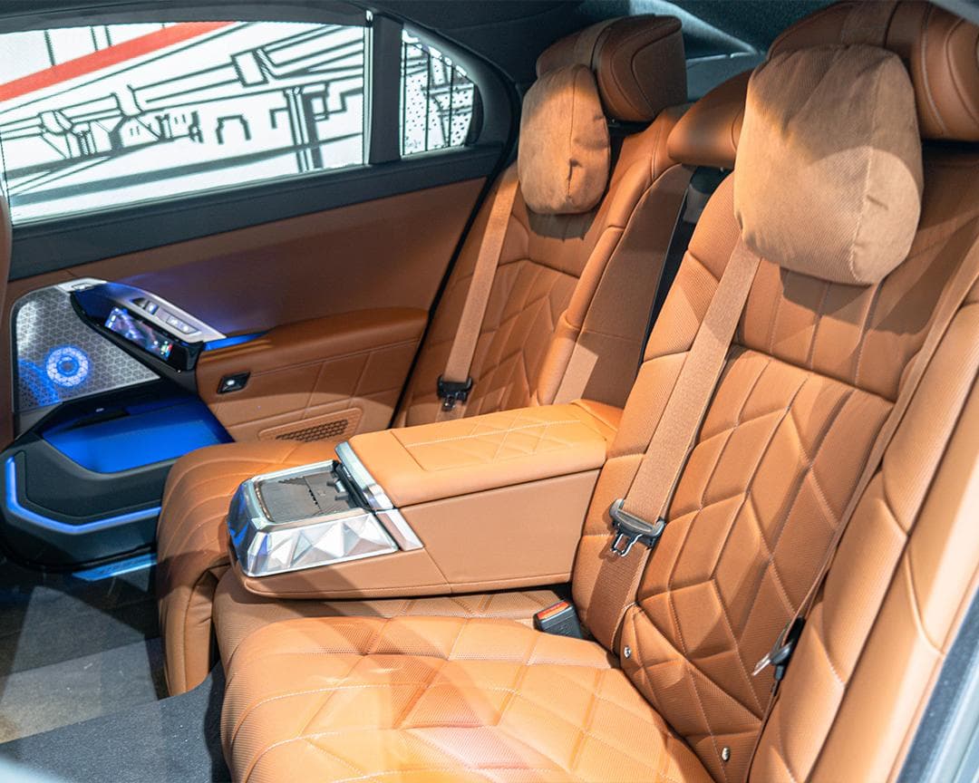 BMW 740i - Image 2
