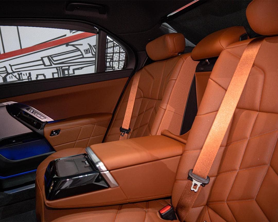 BMW 740i - Image 2