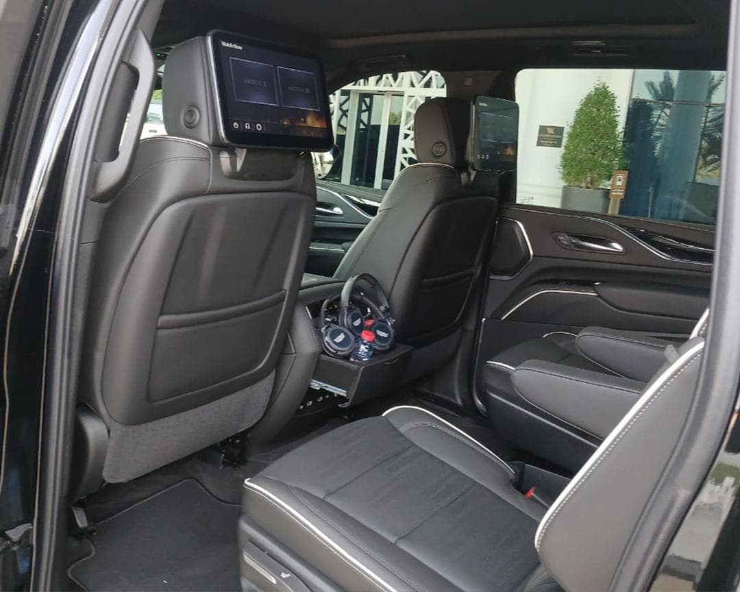 Cadillac Escalade ESV - Image 2
