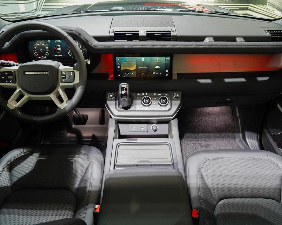 Land Rover Defender - Image 3