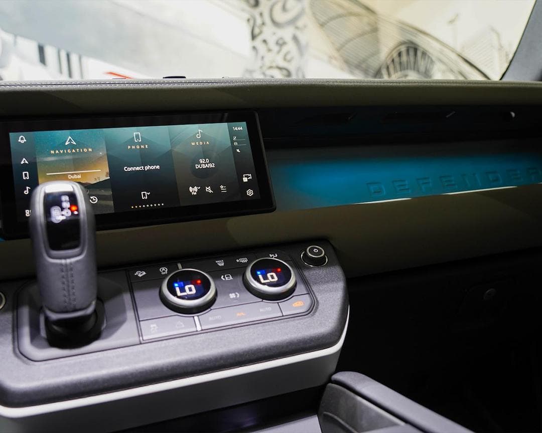 Land Rover Defender - Image 3