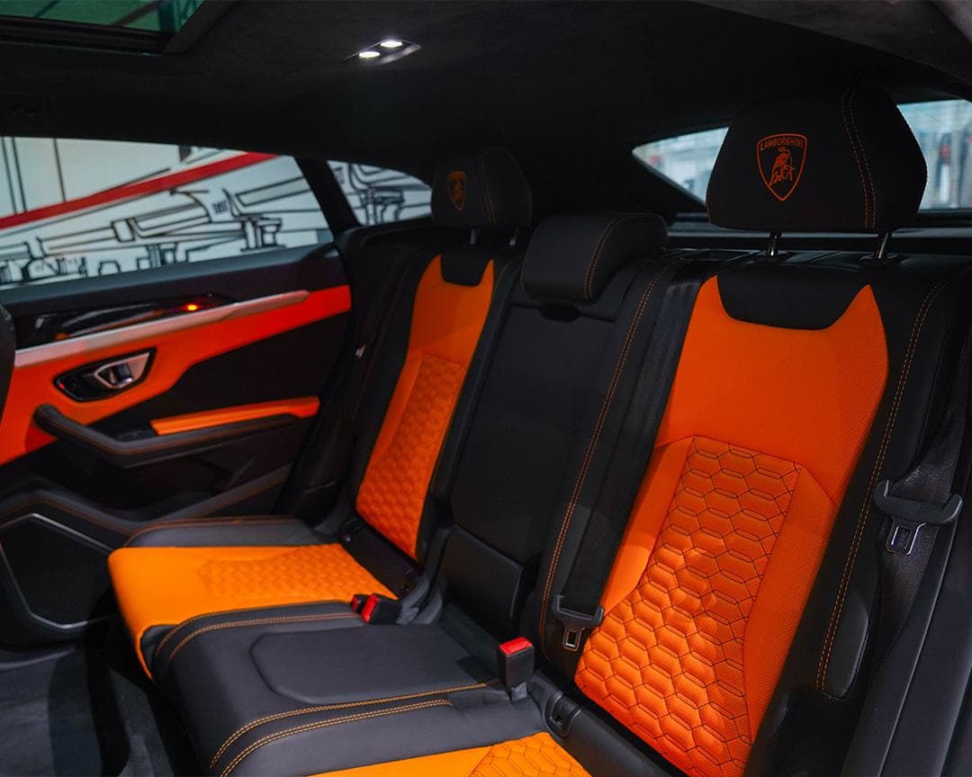 Lamborghini Urus - Image 2