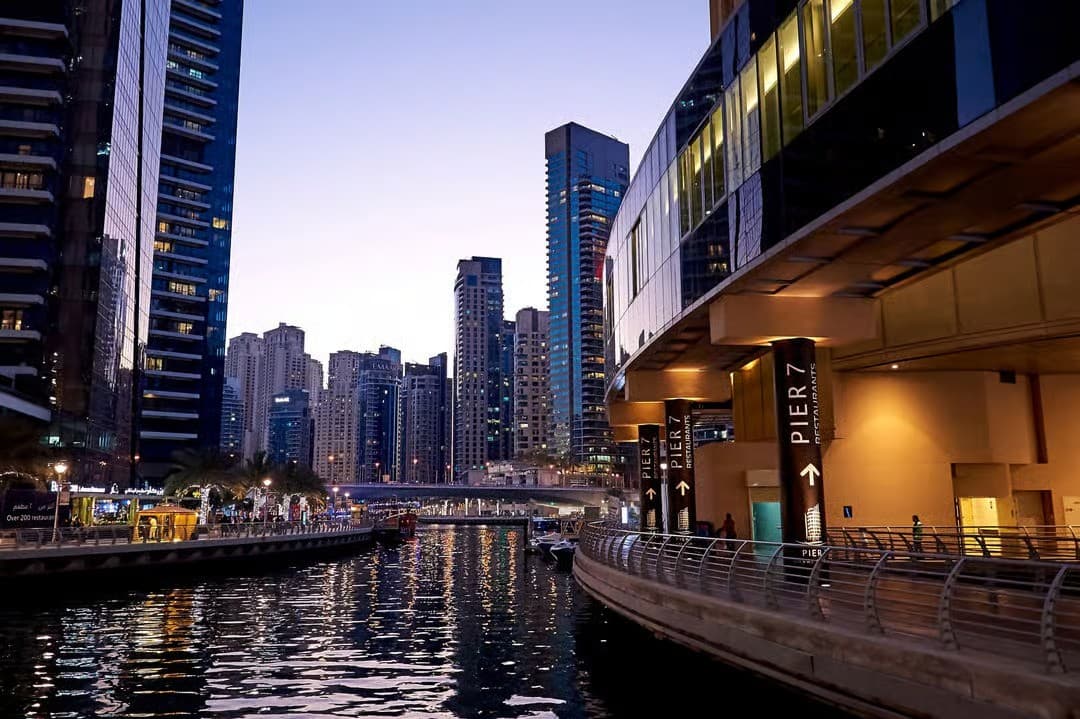 Limousine Service for Dubai Marina Mall & Pier 7