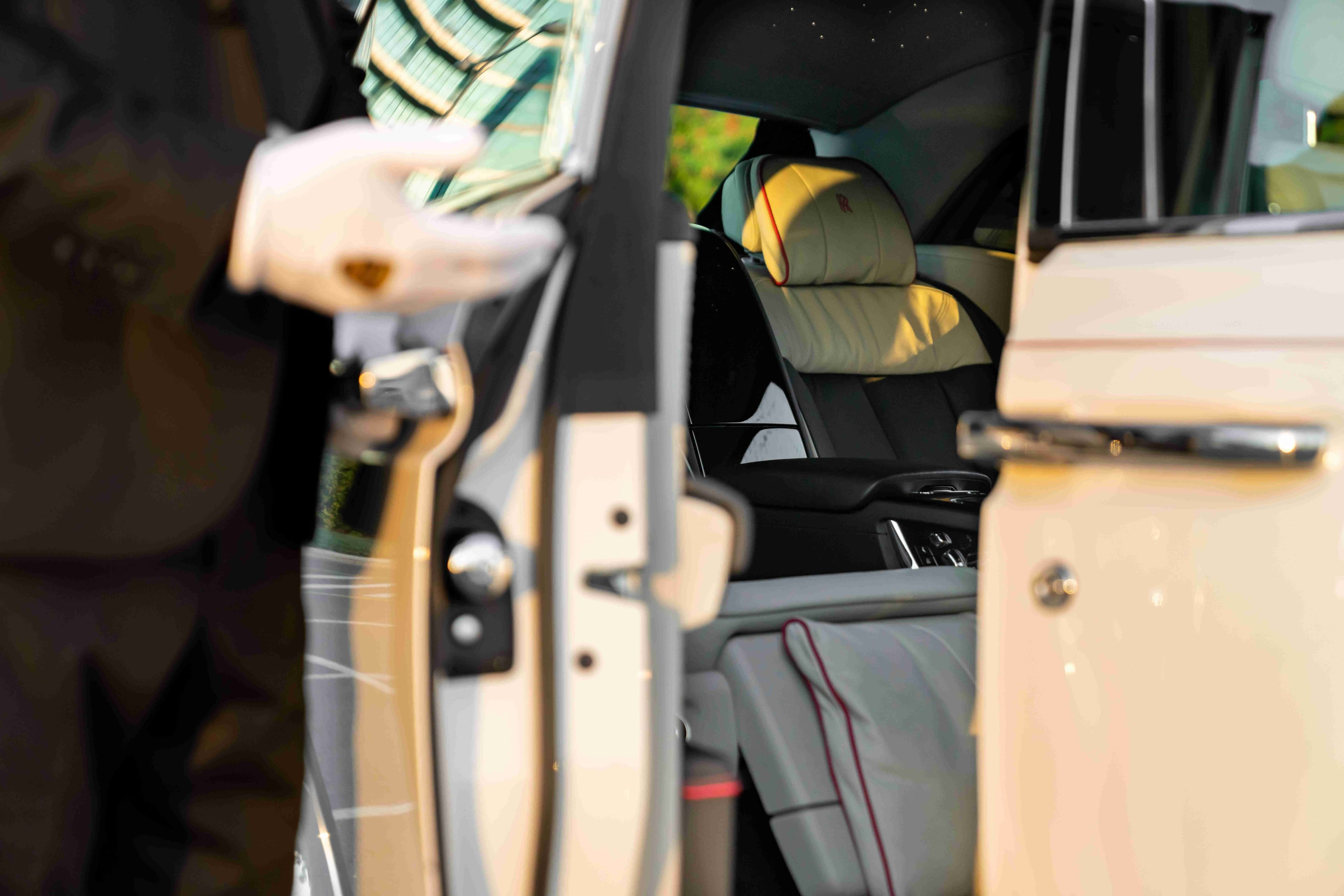 Luxury Limousine Service Near Dubai Mall & Burj Khalifa